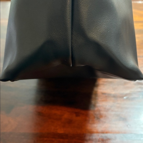 VICTORIA’S SECRET Slouchy Tote Bag w/Bow Detail - Picture 8 of 12